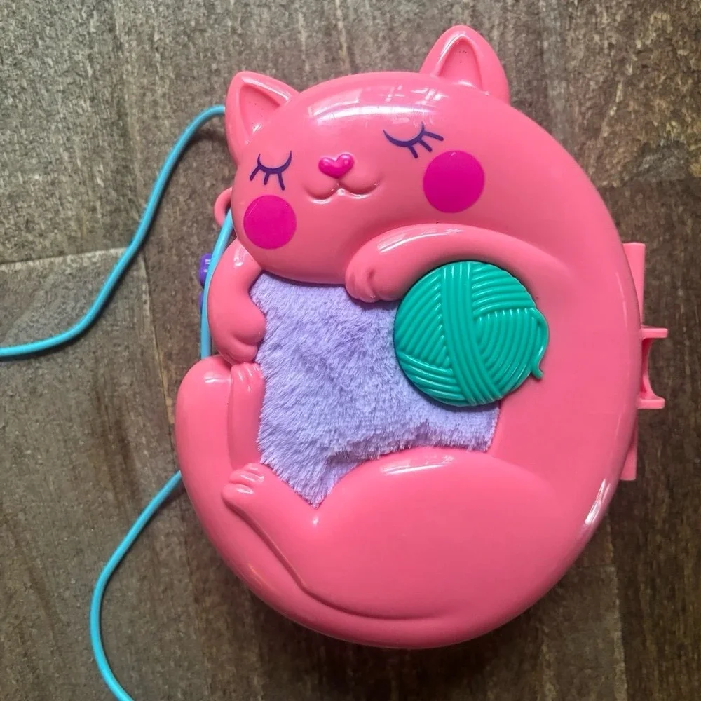 Polly Pocket Pet Vet Playset Starring Shani Cuddly Cat‎ Purse Compact